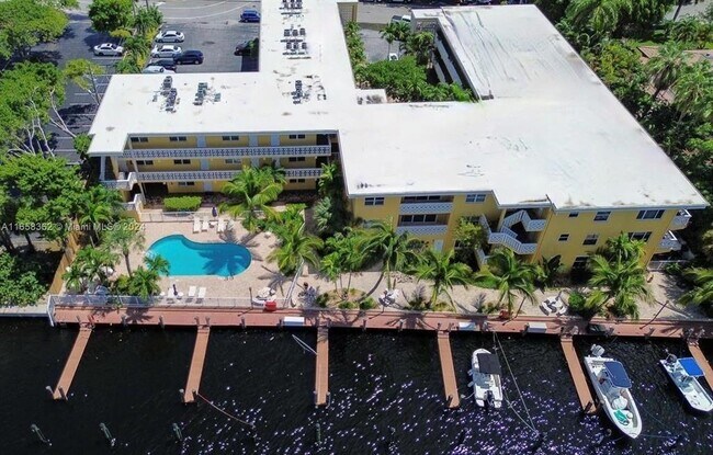Foto del edificio - 815 Middle River Dr