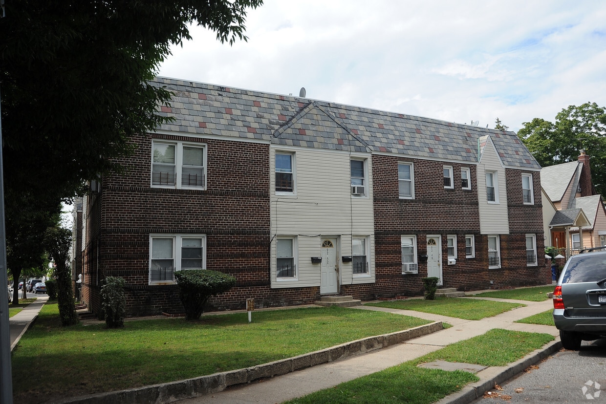 Building Photo - 214-35 93rd Ave