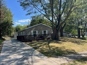 Building Photo - 455 Lakeview Dr