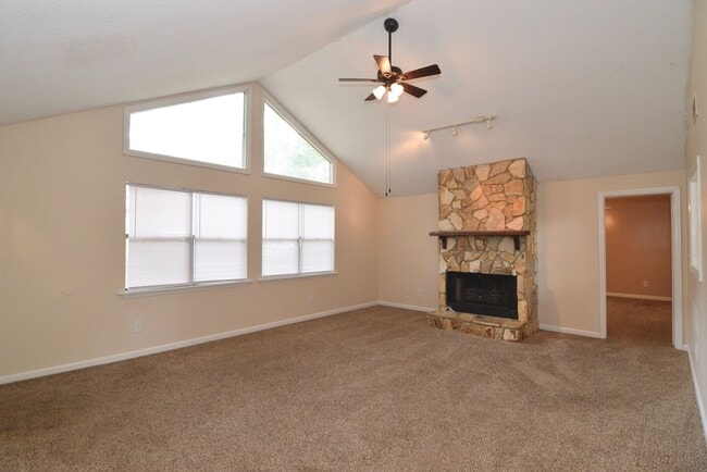 Foto del edificio - 3 bed/2 bath in Lakeside School District, with rear deck!