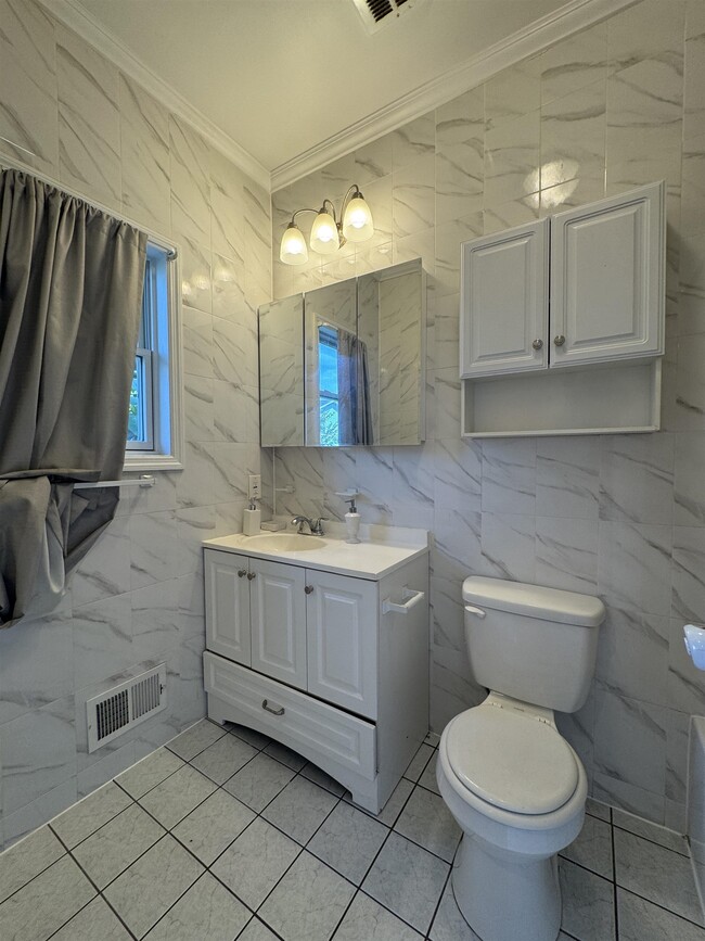 Building Photo - 58 Bostwick Ave