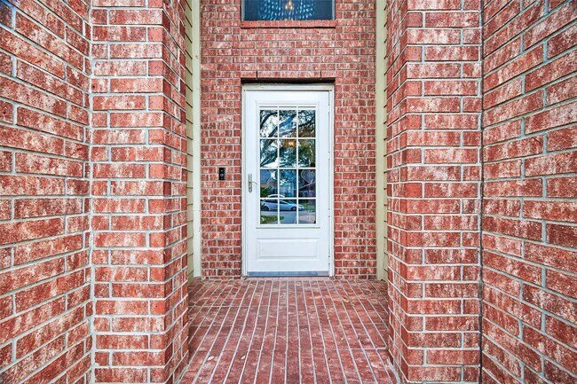 Foto del edificio - 4922 Beechknoll Ln