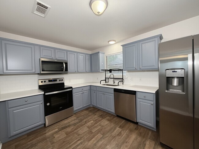Building Photo - 701 N Mirick Ave