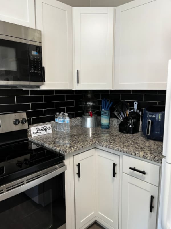 Building Photo - 5 Central St