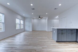 Building Photo - 8202 Homewood Ln