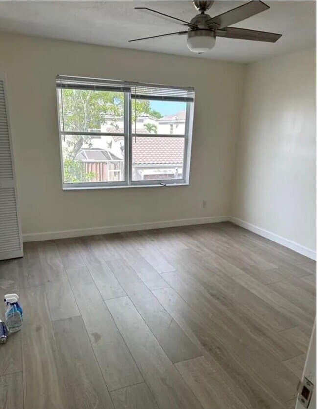 Foto del edificio - 10535 NW 57th St