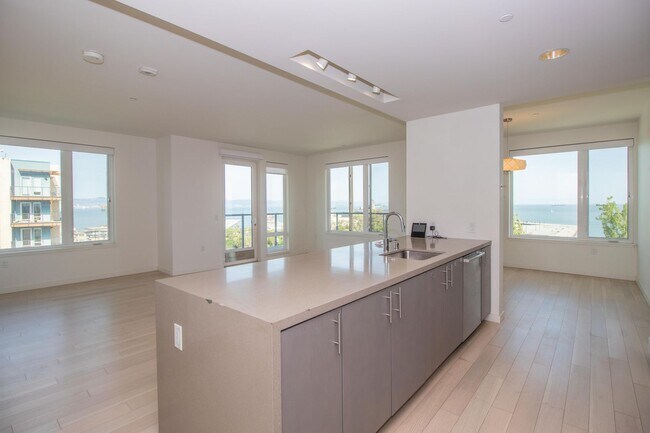 Foto del edificio - Luxurious 2BD/2BTH w/ Parking and Amazing ...