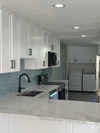 Building Photo - 16512 Harbour Ln