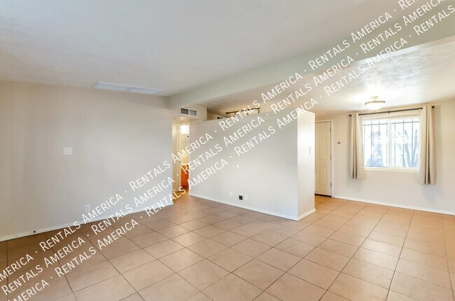 Building Photo - Charming 3 bedrooms, 2 bathrooms brick hou...