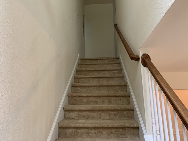 Building Photo - Large 2 bedrooms and 2.5 Move In Ready