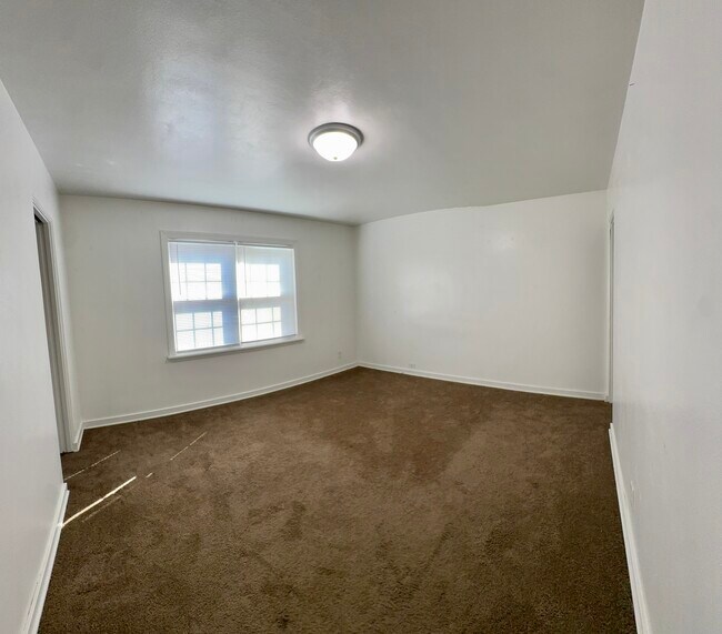 Foto del edificio - 825 N Raynor Ave