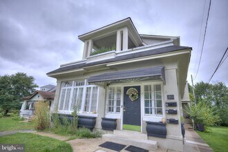 Building Photo - 3101 Gibbons Ave