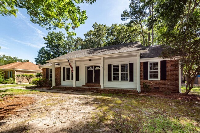 Foto del edificio - 3 Bedroom 2 Bath Home in Kings Grant - Summerville