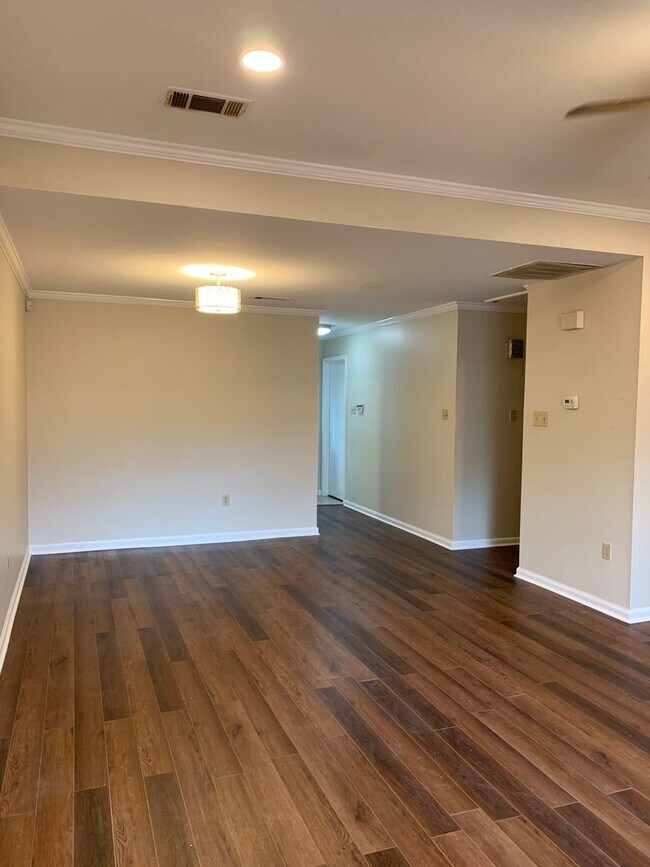 Foto del edificio - Florida Blvd / Sherwood Forrest