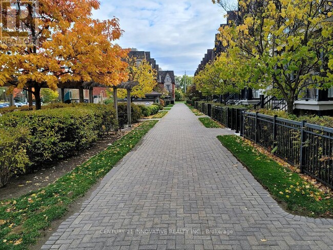 Building Photo - 320 John St.