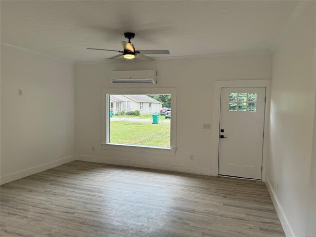 Building Photo - 220 Ashurst Ave