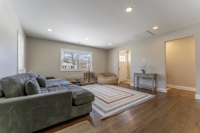 Foto del edificio - 1700 N Linden Ave