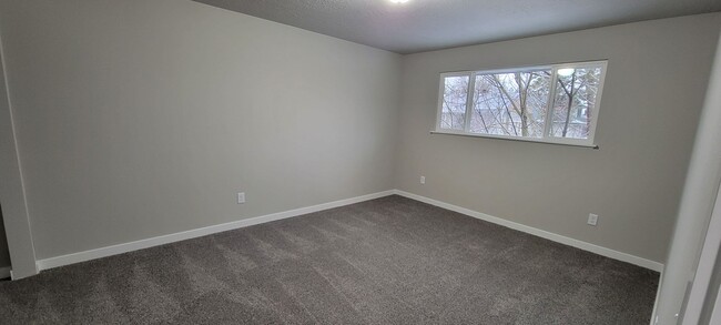Foto del edificio - Move-in ready! Upgraded 2 Bedroom Condo