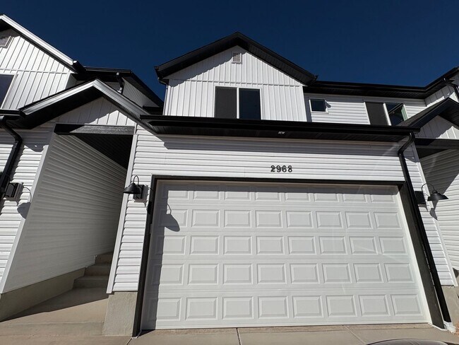Building Photo - BRAND NEW & Pet Friendly