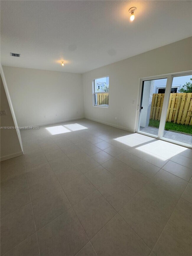 Foto del edificio - 144 SW 184th Way