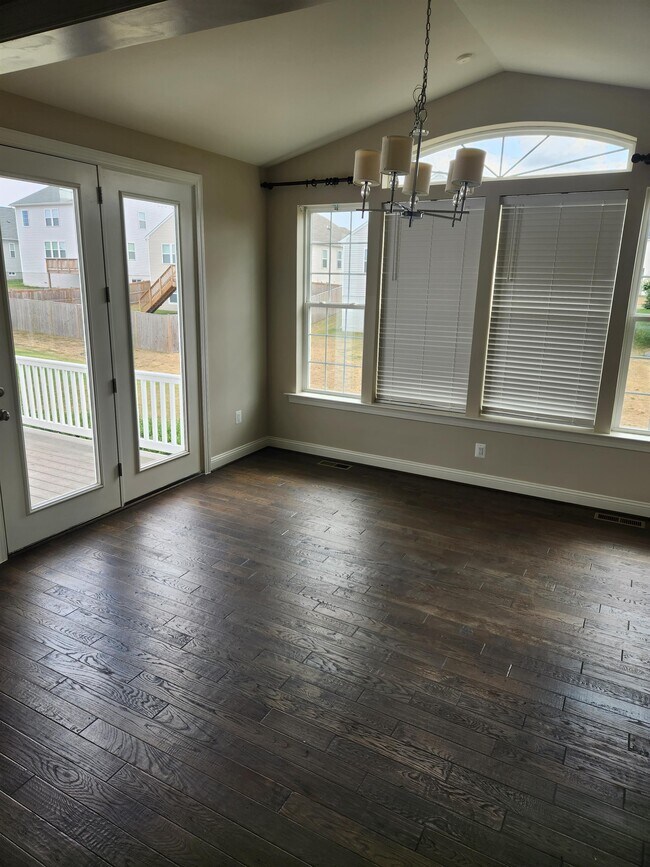 Foto del edificio - 559 Town Run Ln