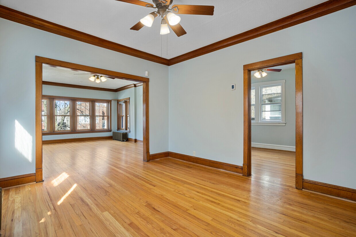 Primary Photo - 3029 N Troy St
