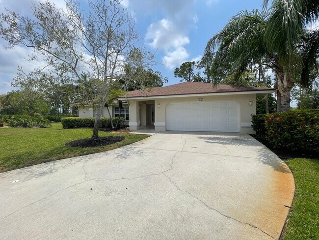 Foto del edificio - ANNUAL RENTAL - 3 BED / 2 BATH POOL HOME IN BERKSHIRE LAKES AND PET FRIENDLY!