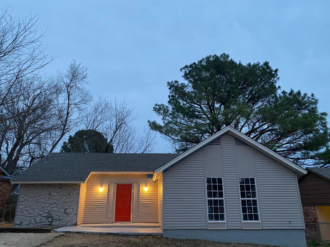Foto principal - 5096 Breckenwood Dr