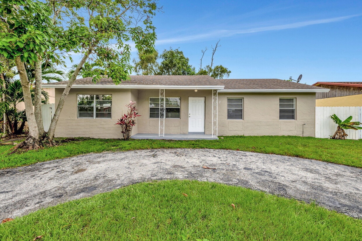 Primary Photo - 607 SW 76th Terrace