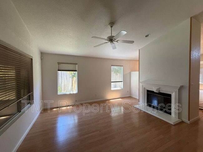 Foto del edificio - 6413 Noble House Ct