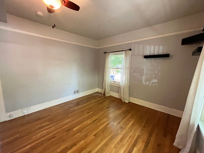 Building Photo - Historic Farmhouse 3 Bed 1 Bath + Bonus Ro...
