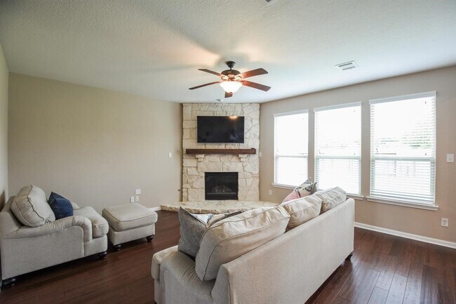 Foto del edificio - 7002 Edwanna Ln