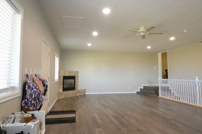 Building Photo - Stunning St. Anthoney Home: Recently Remod...
