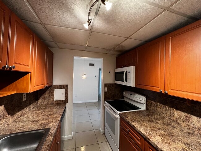 Building Photo - 13890 SW 90th Ave
