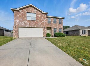 Building Photo - 318 Chisholm Trail