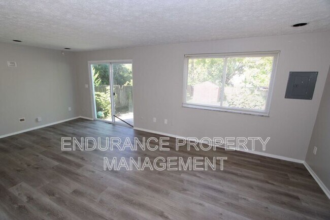 Foto del edificio - 2131 Kensington Dr