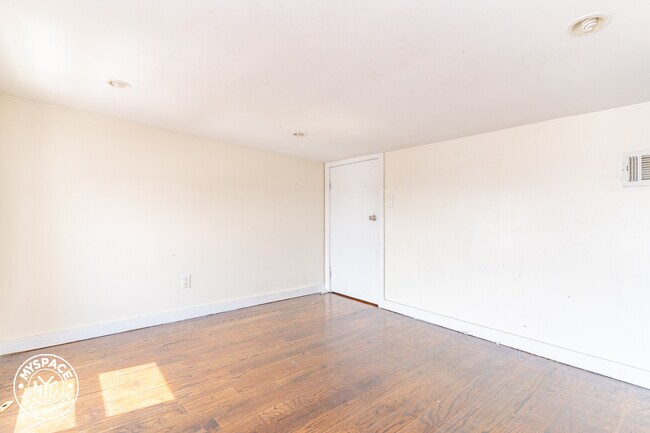 Foto del edificio - 299 Maujer St