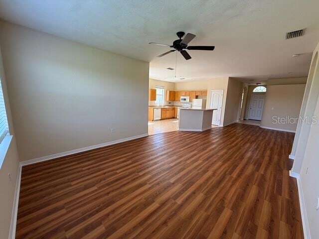 Building Photo - 1823 Scarlett Ave