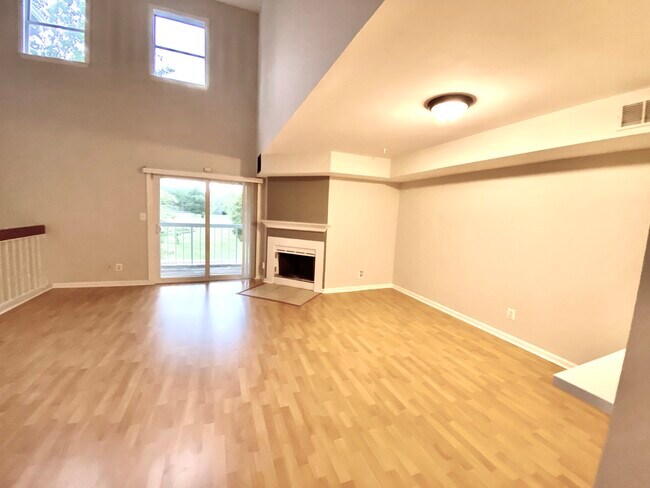 Building Photo - 5839 Orchard Hill Ln