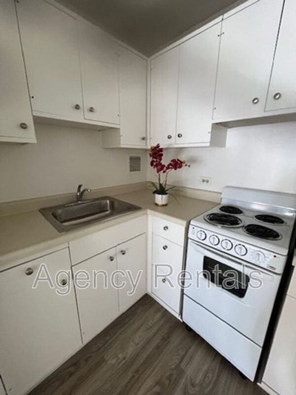 Photo - 1415 Victoria St Apartment