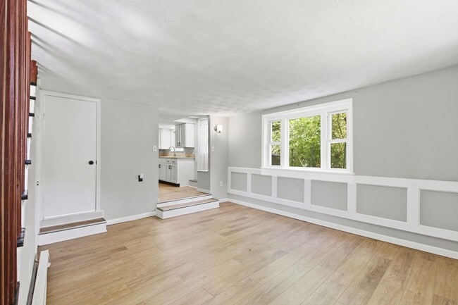 Building Photo - 606 Meadow Ave