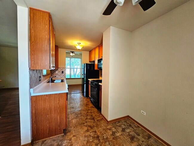 Building Photo - 2944 White Thorn Cir