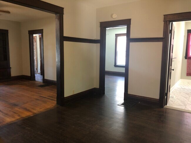 Building Photo - 1119 Benton St