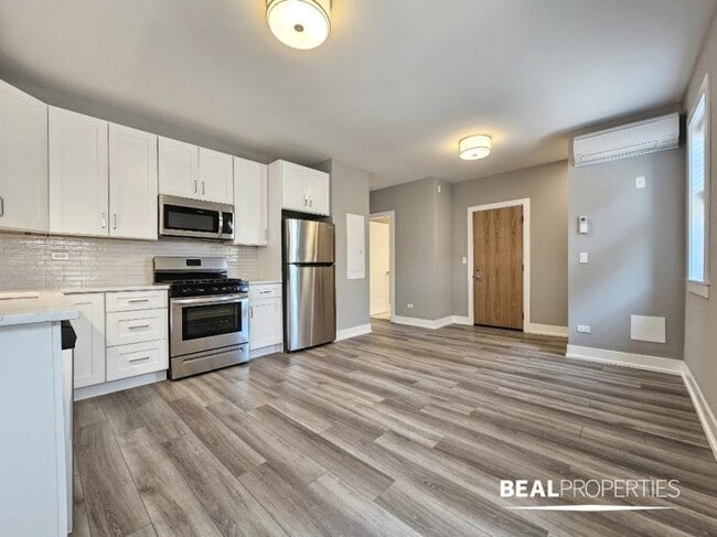 Building Photo - 1 bedroom in CHICAGO IL 60613