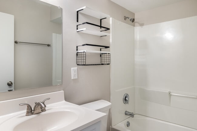 Foto del edificio - 7225 Euston St