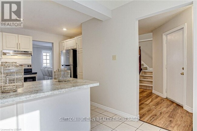 Building Photo - 340 Ambleside Dr