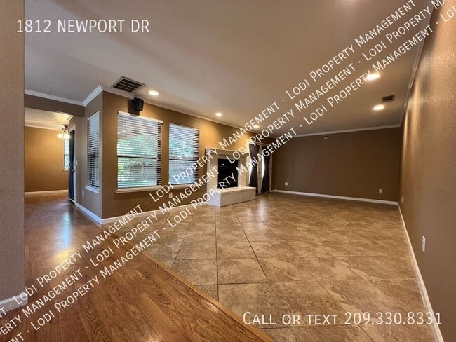 Building Photo - 1812 Newport Dr