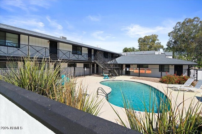 Photo - 502 E Mariposa St Apartment