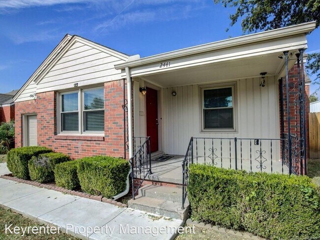 Foto del edificio - 2 br, 1 bath House - 2441 E 4th St