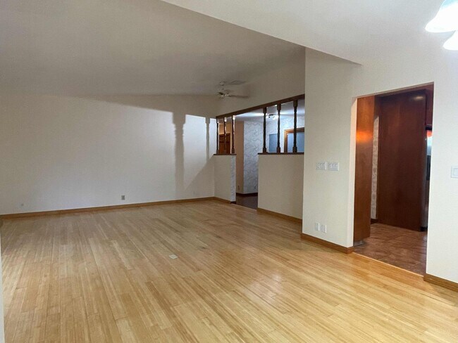 Foto del edificio - 3 bedroom 3 bath plus a large room downstairs in Lake Wildwood, Penn Valley, CA